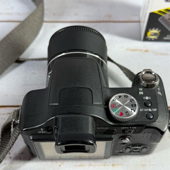 Panasonic Lumix DMC-FZ8 7.2MP Camera – 12x Leica Zoom, Black, Extras! - Picture 5 of 6